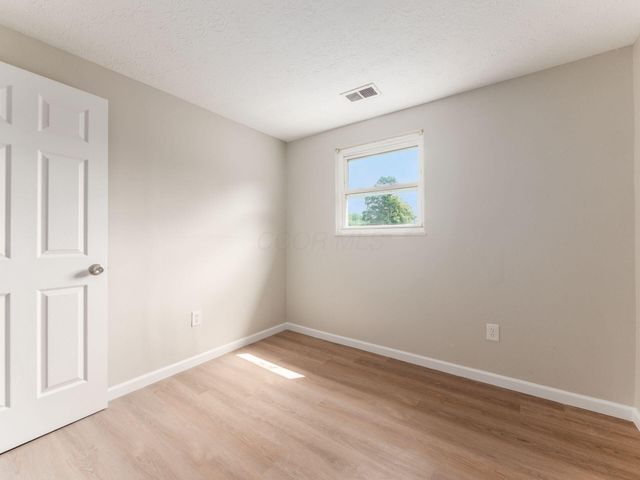 660 Cherry Hollow Road, E, Columbus, OH 43228
