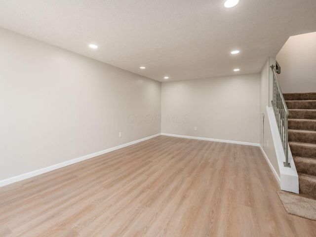 660 Cherry Hollow Road, E, Columbus, OH 43228