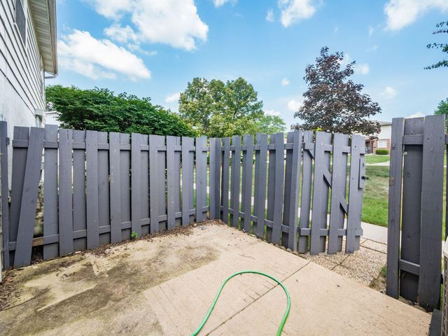 660 Cherry Hollow Road, E, Columbus, OH 43228