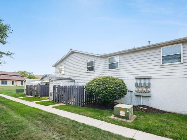 660 Cherry Hollow Road, E, Columbus, OH 43228