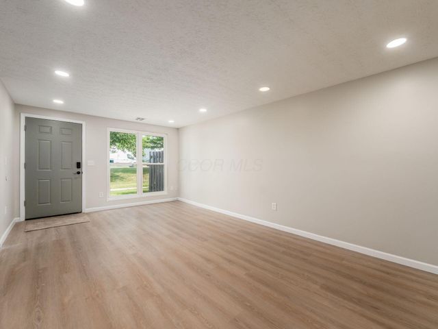 660 Cherry Hollow Road, E, Columbus, OH 43228