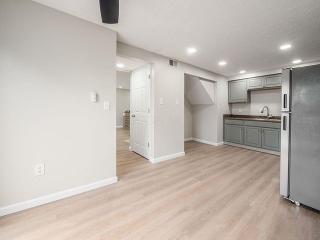 660 Cherry Hollow Road, E, Columbus, OH 43228
