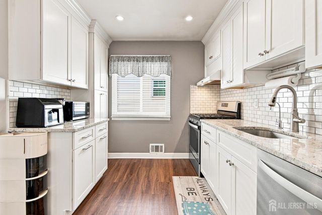 85 E Laurel Street, Carteret, NJ 07008