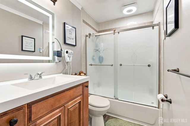 85 E Laurel Street, Carteret, NJ 07008