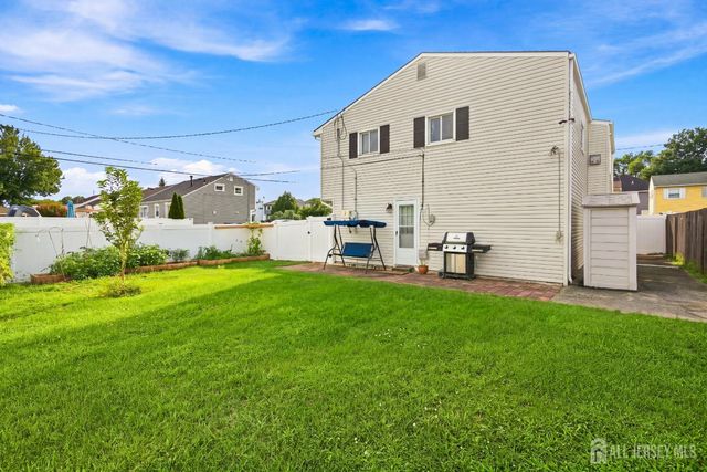 85 E Laurel Street, Carteret, NJ 07008