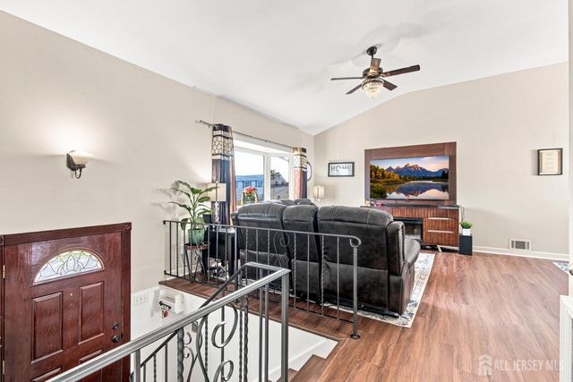 85 E Laurel Street, Carteret, NJ 07008