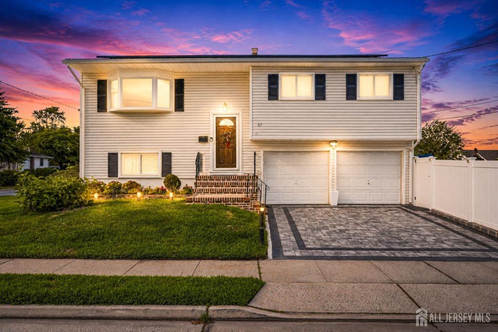 85 E Laurel Street, Carteret, NJ 07008