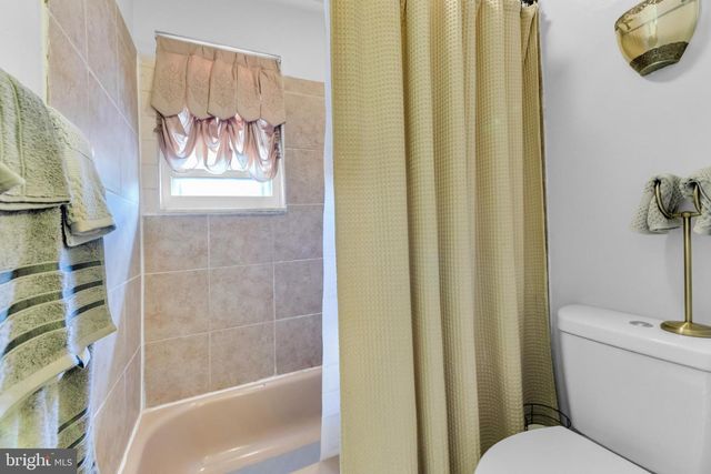 214 10TH AVE, Bethlehem, PA 18018