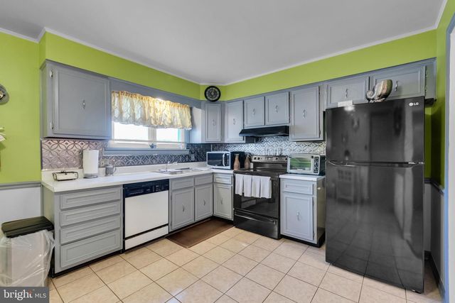 214 10TH AVE, Bethlehem, PA 18018