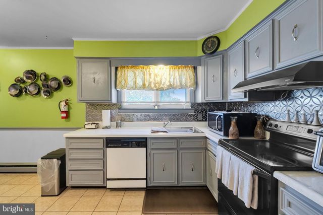 214 10TH AVE, Bethlehem, PA 18018