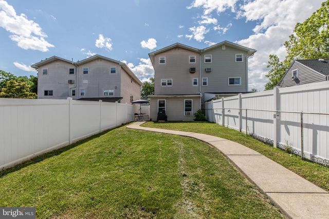 214 10TH AVE, Bethlehem, PA 18018