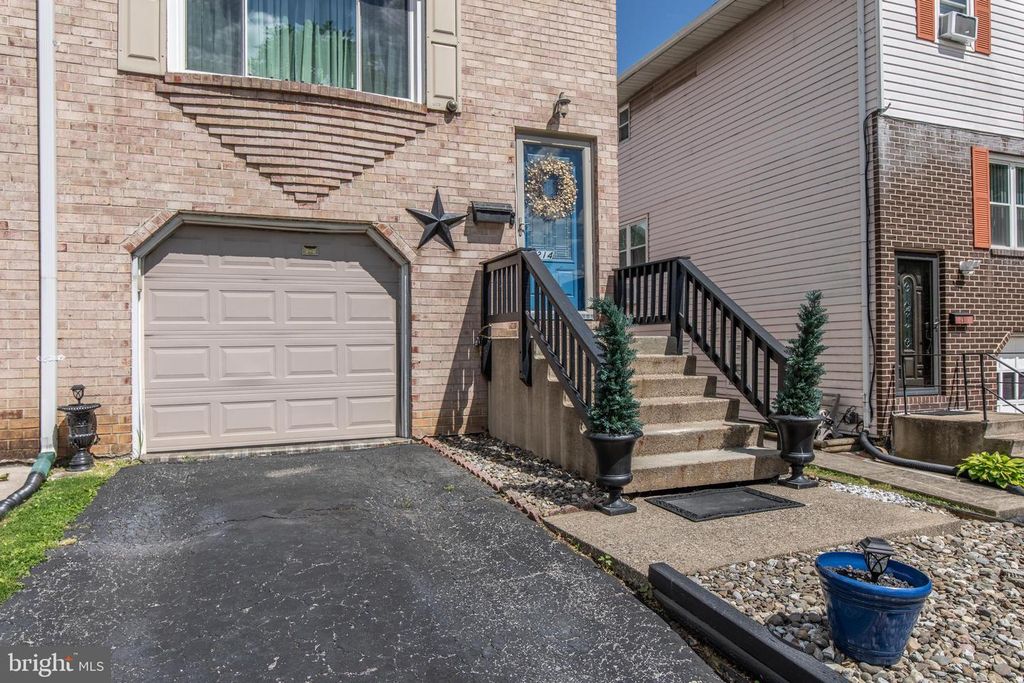 214 10TH AVE, Bethlehem, PA 18018