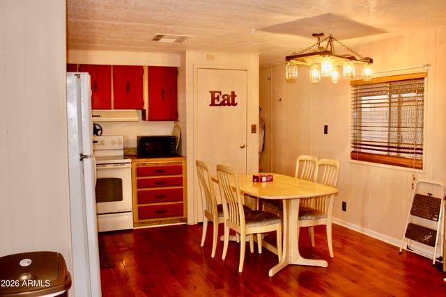 2605 S TOMAHAWK Road 112, Apache Junction, AZ 85119