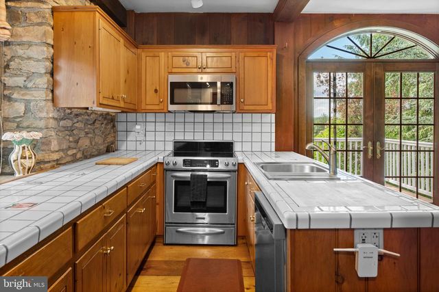 6764 PAXSON RD, New Hope, PA 18938