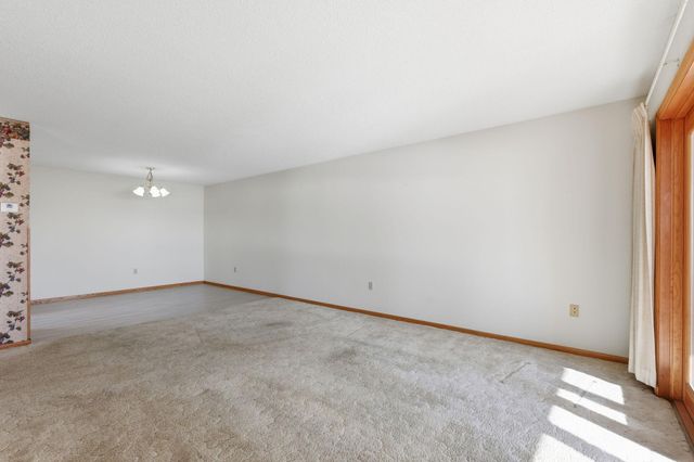 250 Freemont Avenue SE 120, Hutchinson, MN 55350