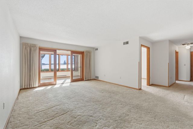 250 Freemont Avenue SE 120, Hutchinson, MN 55350