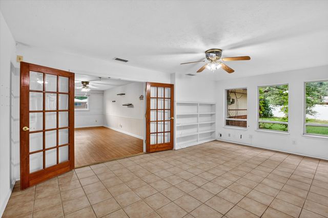 628 W Redbud Drive, Hurst, TX 76053