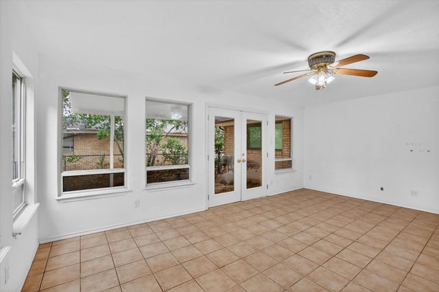 628 W Redbud Drive, Hurst, TX 76053