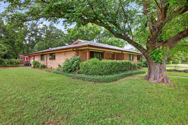 628 W Redbud Drive, Hurst, TX 76053