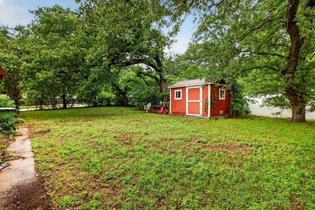 628 W Redbud Drive, Hurst, TX 76053
