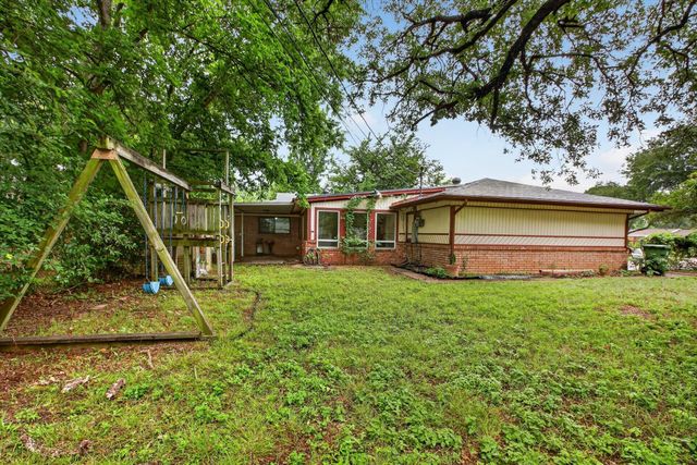 628 W Redbud Drive, Hurst, TX 76053