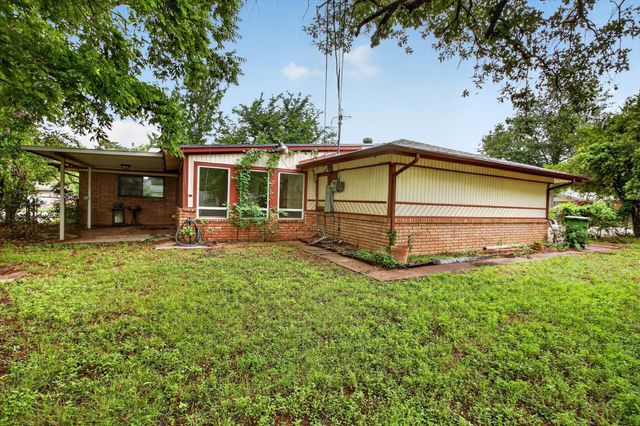628 W Redbud Drive, Hurst, TX 76053