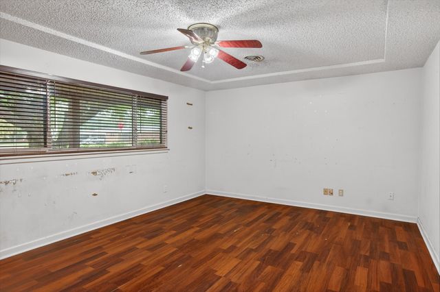 628 W Redbud Drive, Hurst, TX 76053