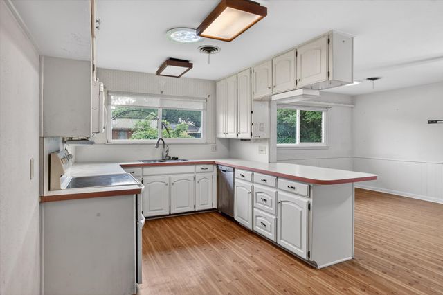 628 W Redbud Drive, Hurst, TX 76053
