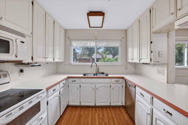 628 W Redbud Drive, Hurst, TX 76053