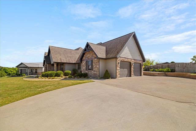 125 Doering Circle, Pea Ridge, AR 72751