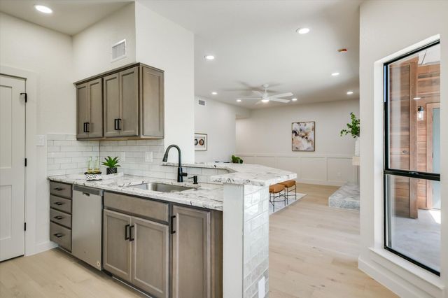 4711 Spicewood Springs RD 172, Austin, TX 78759