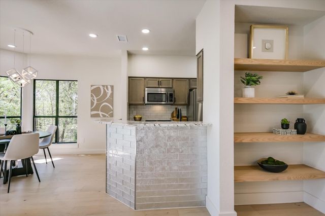 4711 Spicewood Springs RD 172, Austin, TX 78759