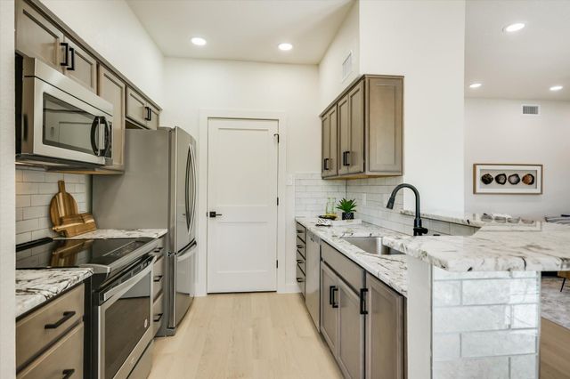 4711 Spicewood Springs RD 172, Austin, TX 78759