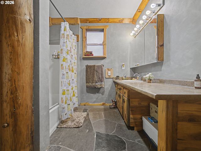 42970 Se MUSIC CAMP Rd, Sandy, OR 97055