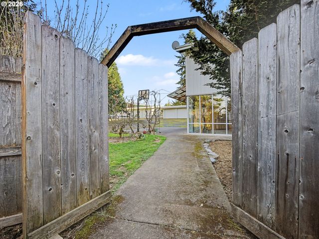 42970 Se MUSIC CAMP Rd, Sandy, OR 97055