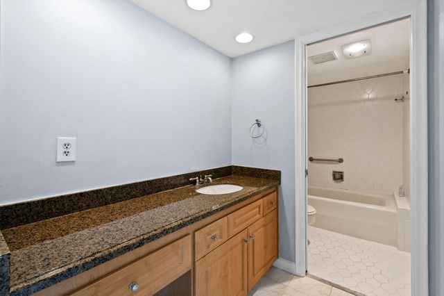 2400 Presidential Way 2006, West Palm Beach, FL 33401