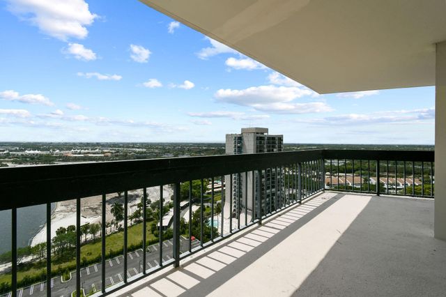 2400 Presidential Way 2006, West Palm Beach, FL 33401