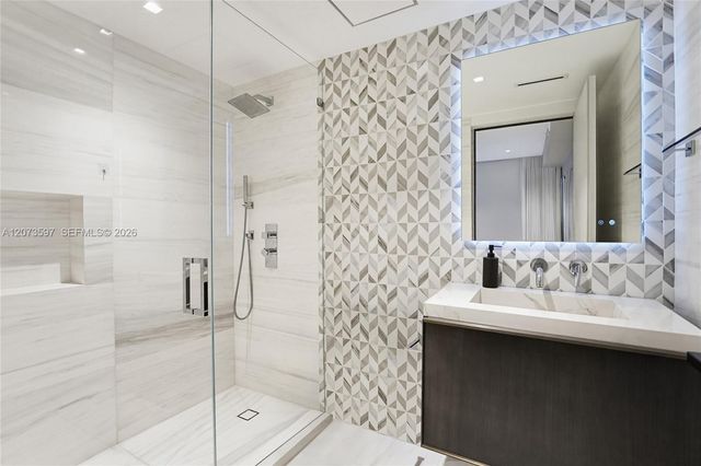 5875 Collins Avenue 902, Miami Beach, FL 33140
