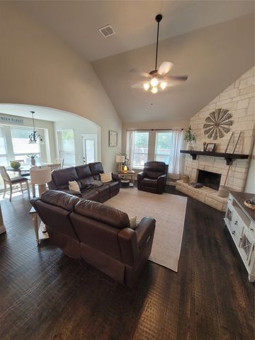 125 Providence Drive, Van Alstyne, TX 75495