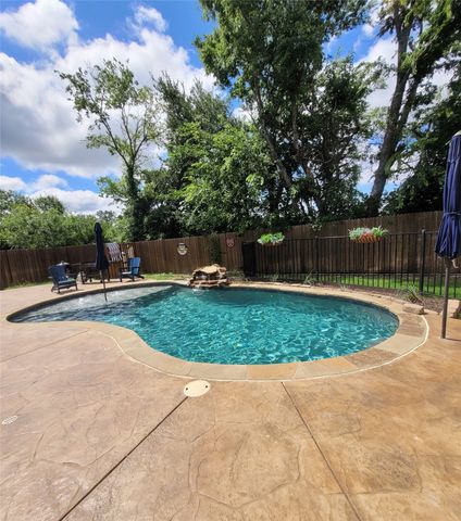 125 Providence Drive, Van Alstyne, TX 75495