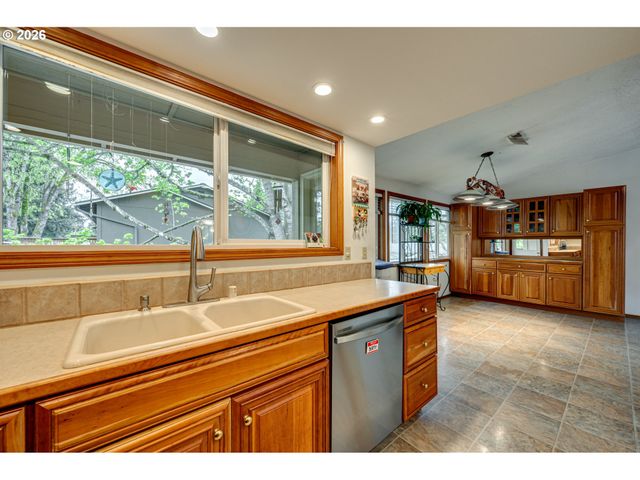 716 Ne 151ST Ave, Vancouver, WA 98684