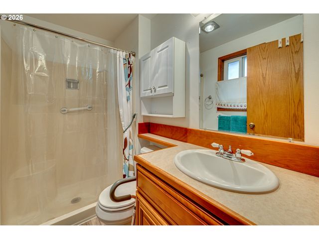 716 Ne 151ST Ave, Vancouver, WA 98684