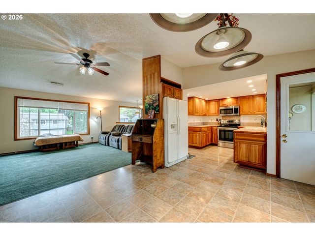 716 Ne 151ST Ave, Vancouver, WA 98684