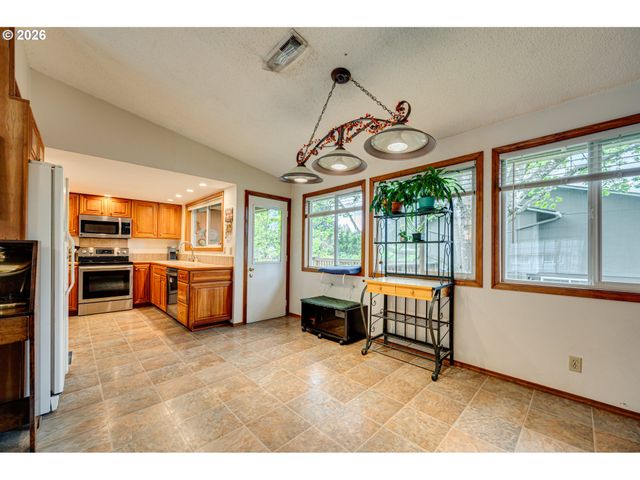 716 Ne 151ST Ave, Vancouver, WA 98684