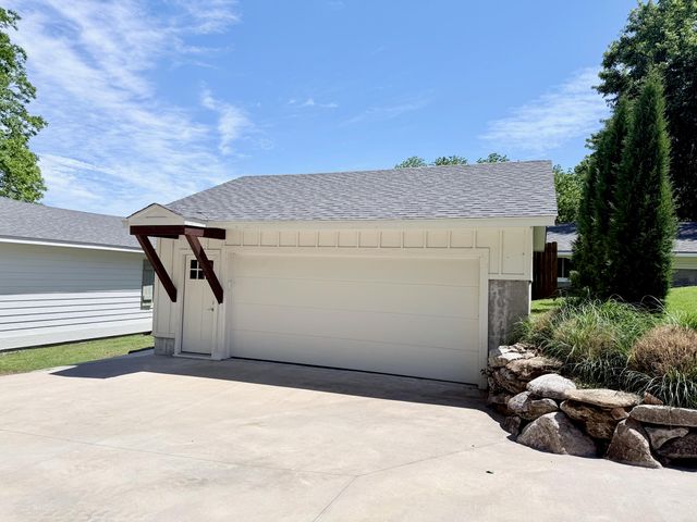 1205 Red Bud Drive, Grove, OK 74344