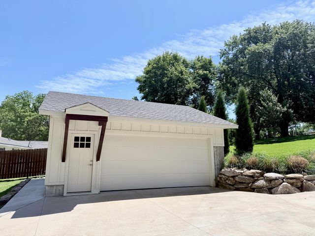 1205 Red Bud Drive, Grove, OK 74344