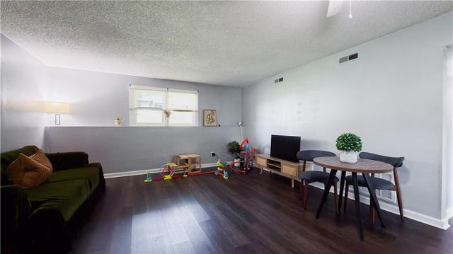 704 NE Ball Drive, Lee's Summit, MO 64086