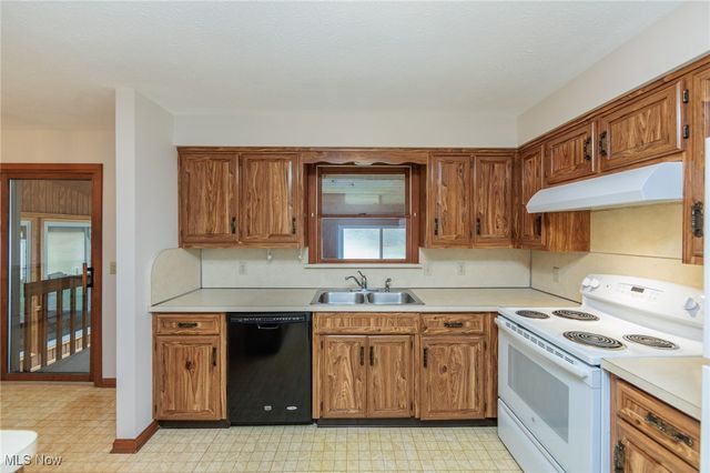 6199 Vandemark Road, Medina, OH 44256