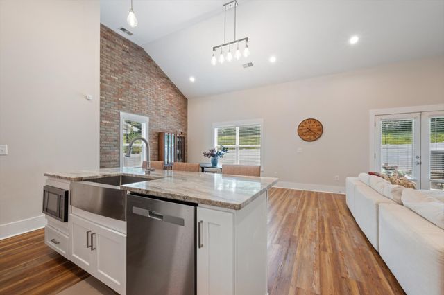 132 Daniel St, Pleasant View, TN 37146
