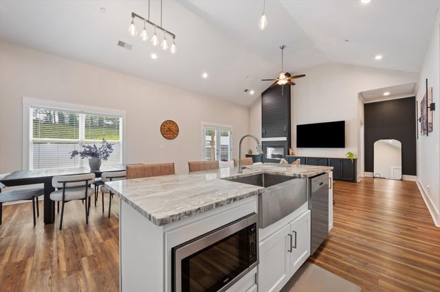 132 Daniel St, Pleasant View, TN 37146